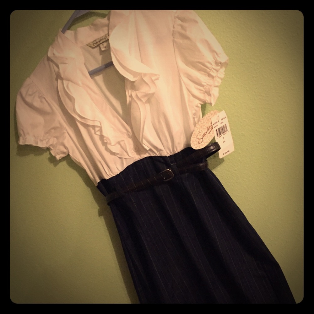 Short-sleeved, Embellished-collared work dress